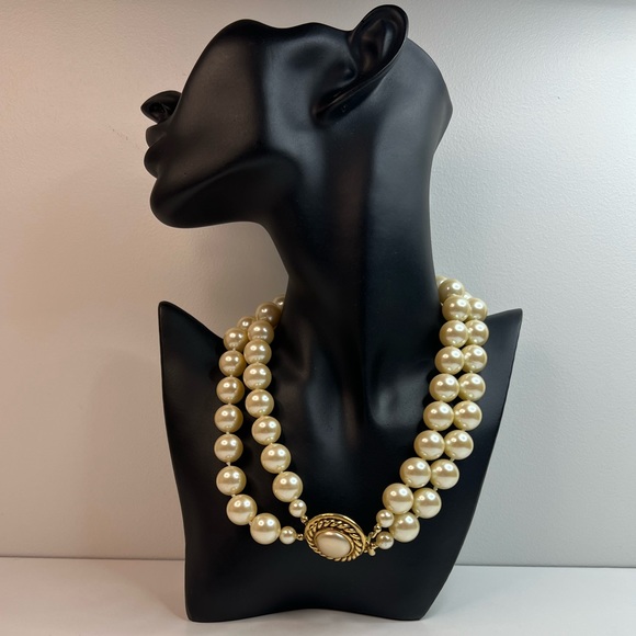 Vintage Carolee Faux Pearl Gold Tone Choker Necklace - Picture 3 of 16